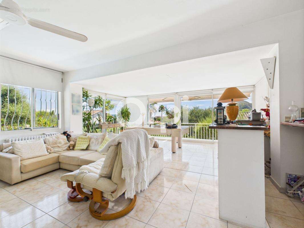 Maison à MANDELIEU-LA-NAPOULE