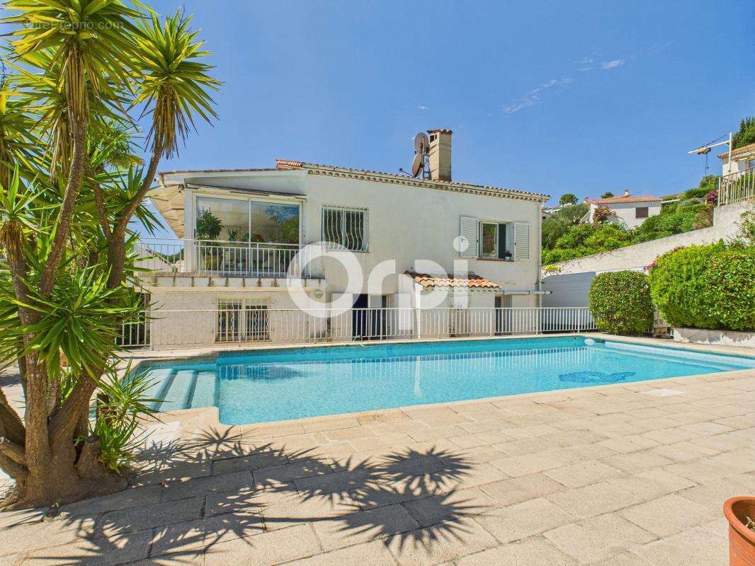 Maison à MANDELIEU-LA-NAPOULE