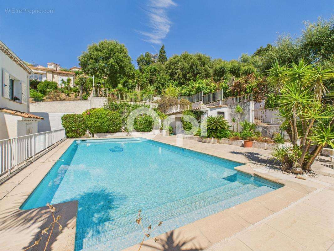 Maison à MANDELIEU-LA-NAPOULE