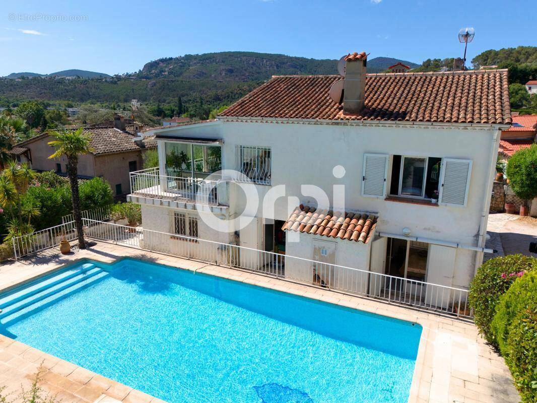 Maison à MANDELIEU-LA-NAPOULE