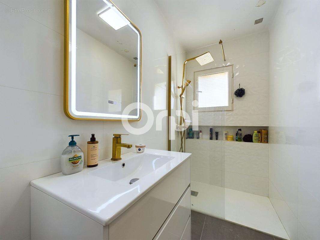 Appartement à MANDELIEU-LA-NAPOULE