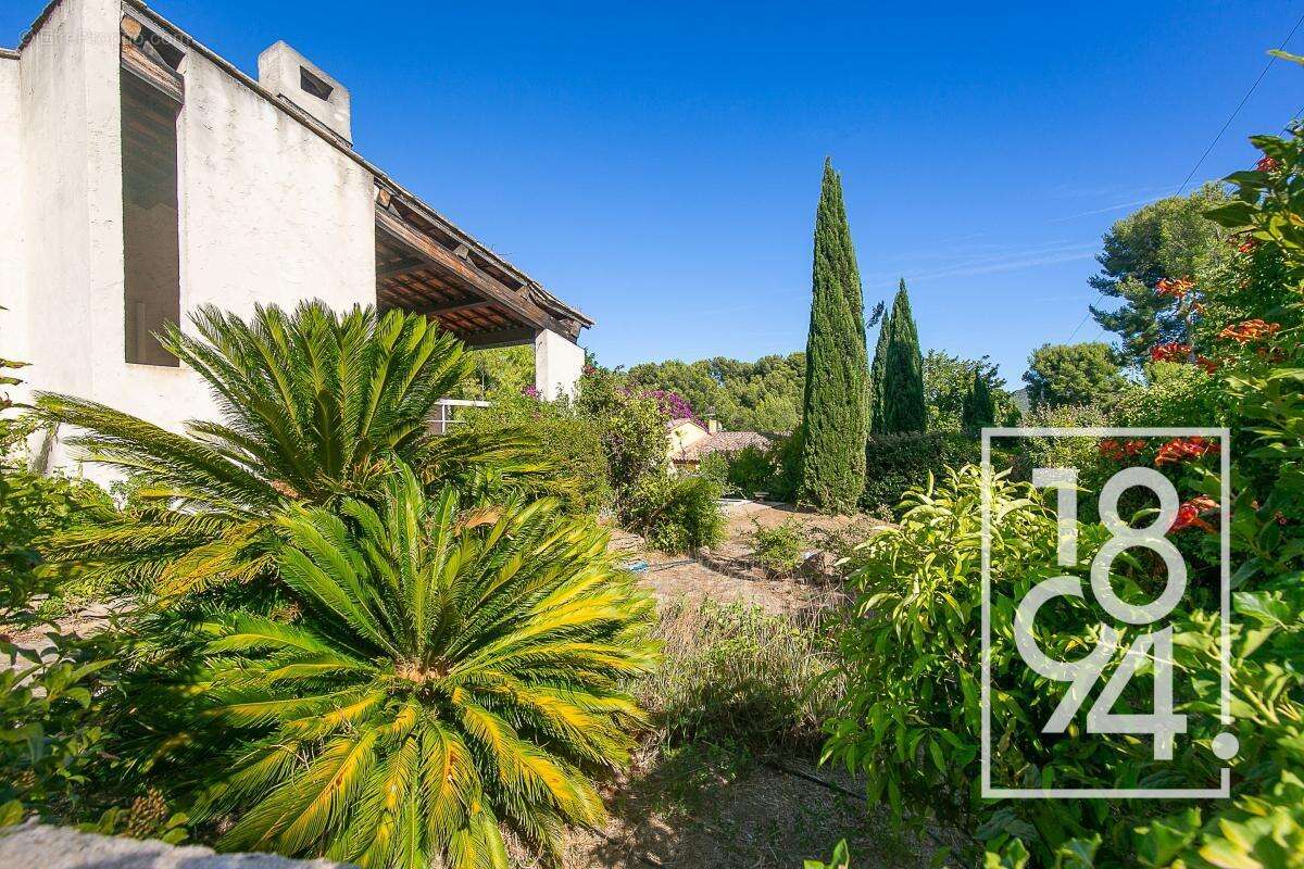 Maison à SAINT-CYR-SUR-MER