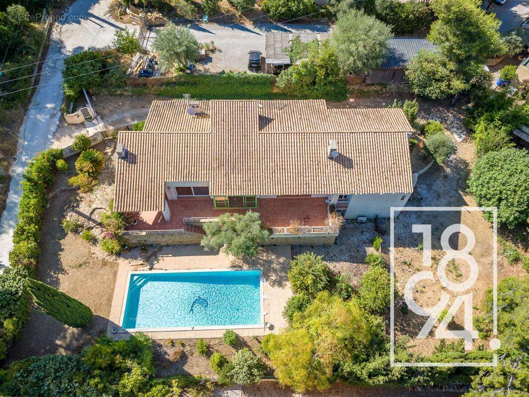 Maison à SAINT-CYR-SUR-MER