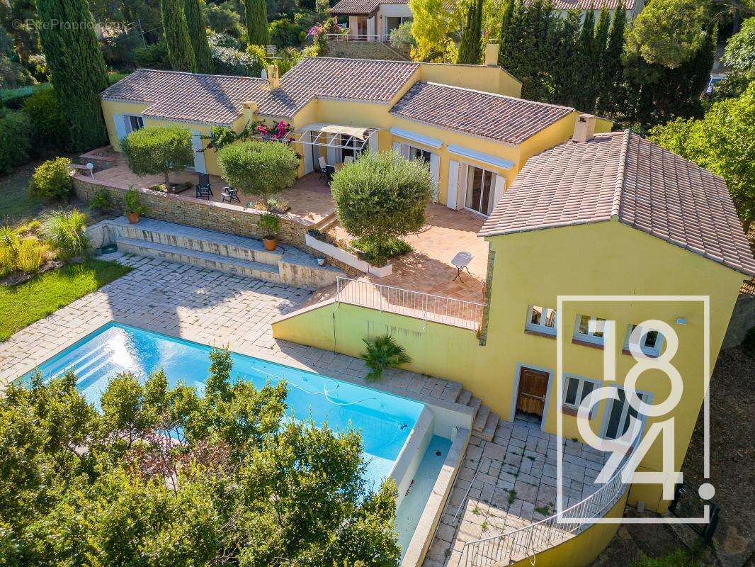 Maison à SAINT-CYR-SUR-MER