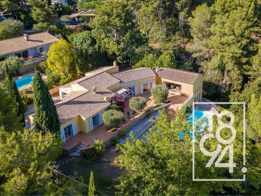 Maison à SAINT-CYR-SUR-MER