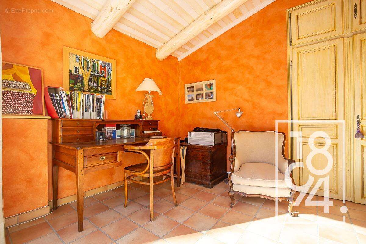 Maison à SAINT-CYR-SUR-MER