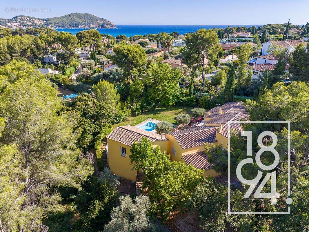 Maison à SAINT-CYR-SUR-MER