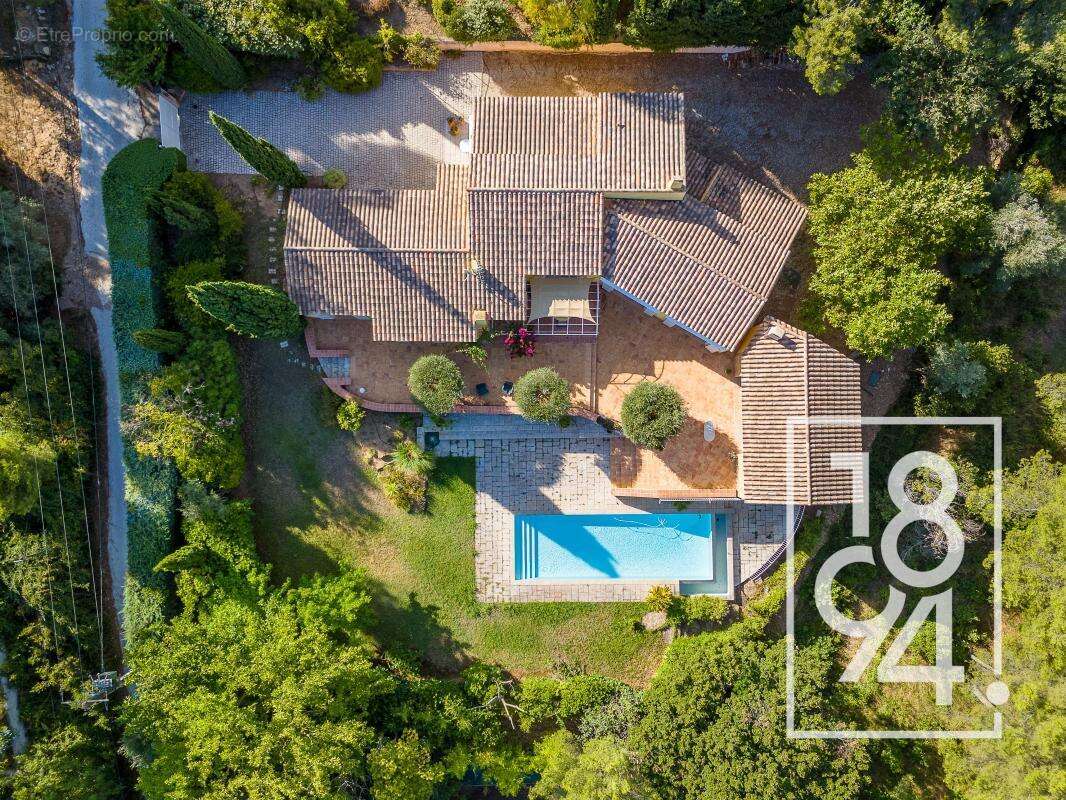 Maison à SAINT-CYR-SUR-MER