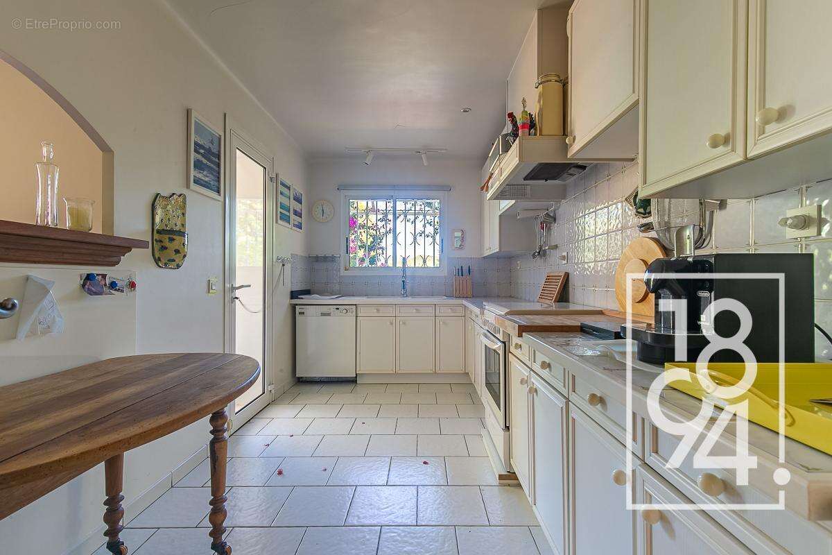 Maison à SAINT-CYR-SUR-MER