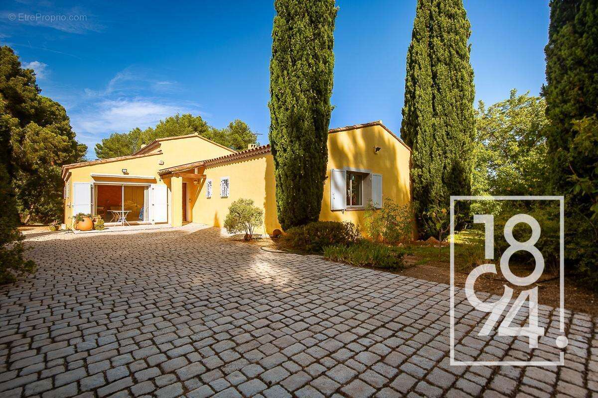 Maison à SAINT-CYR-SUR-MER