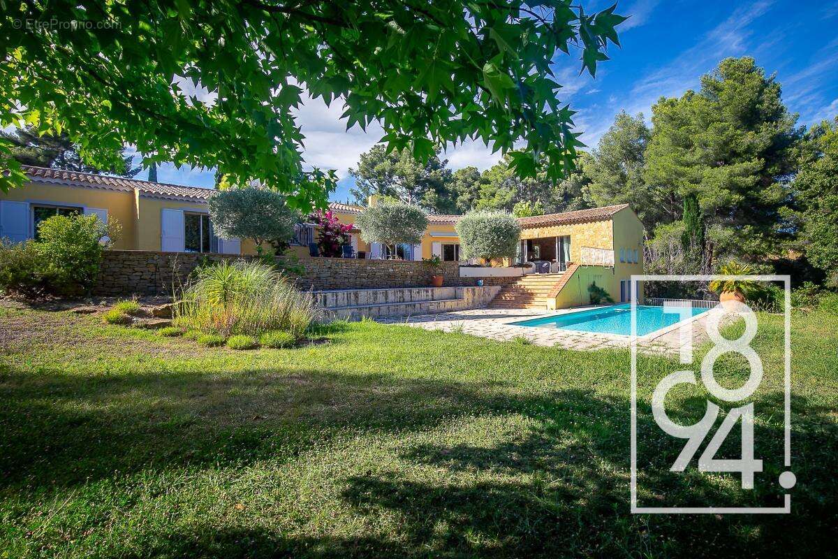 Maison à SAINT-CYR-SUR-MER