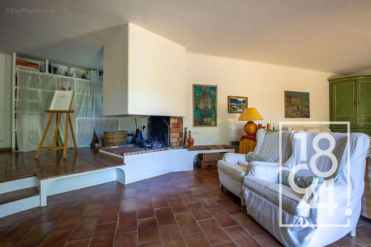 Maison à SAINT-CYR-SUR-MER