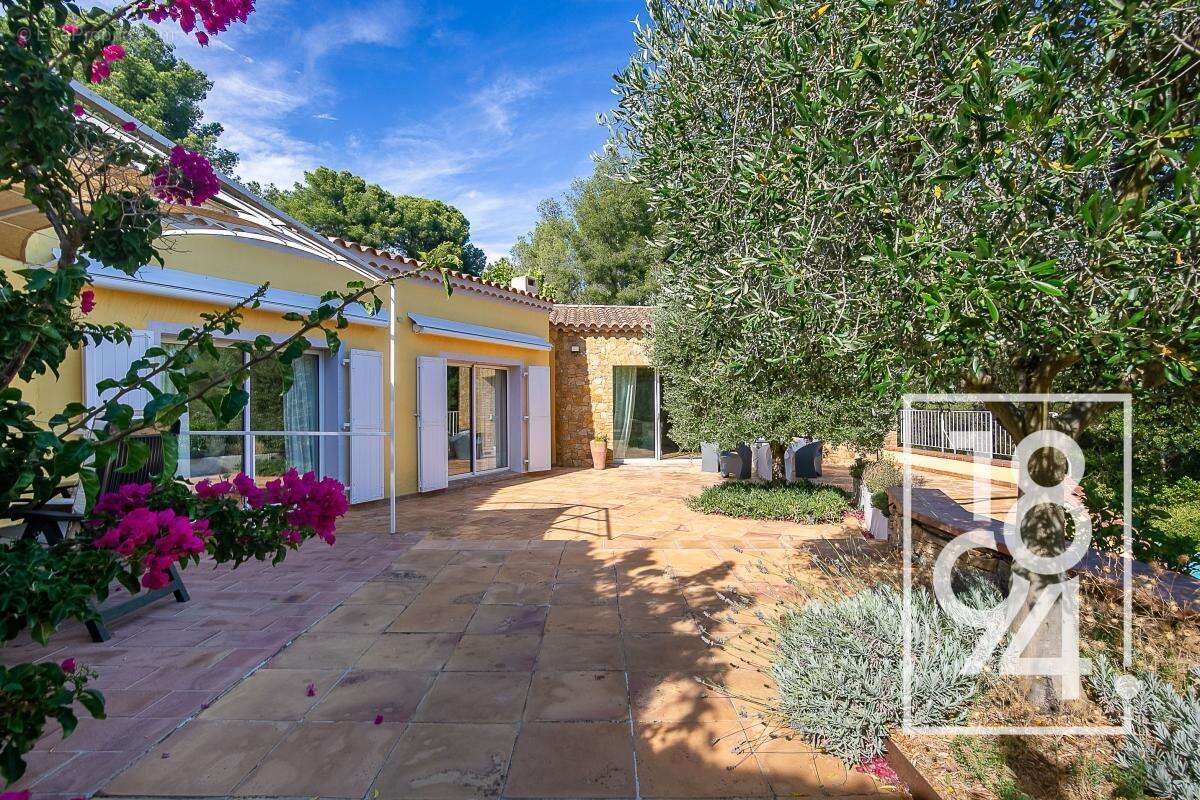 Maison à SAINT-CYR-SUR-MER