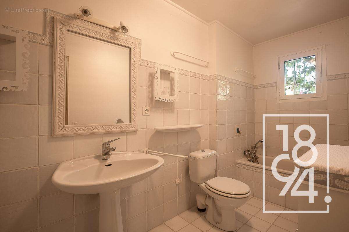 Maison à SAINT-CYR-SUR-MER