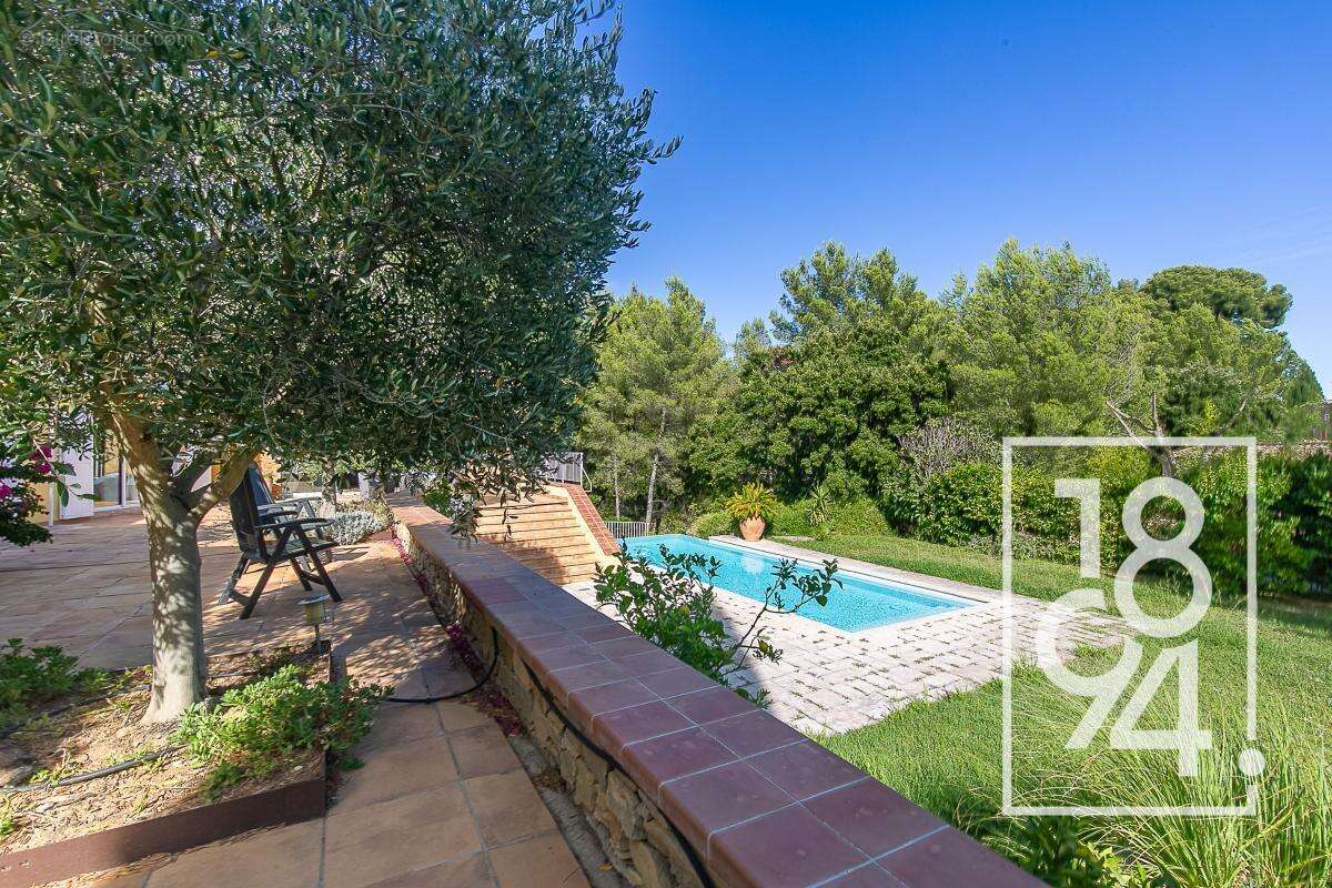 Maison à SAINT-CYR-SUR-MER