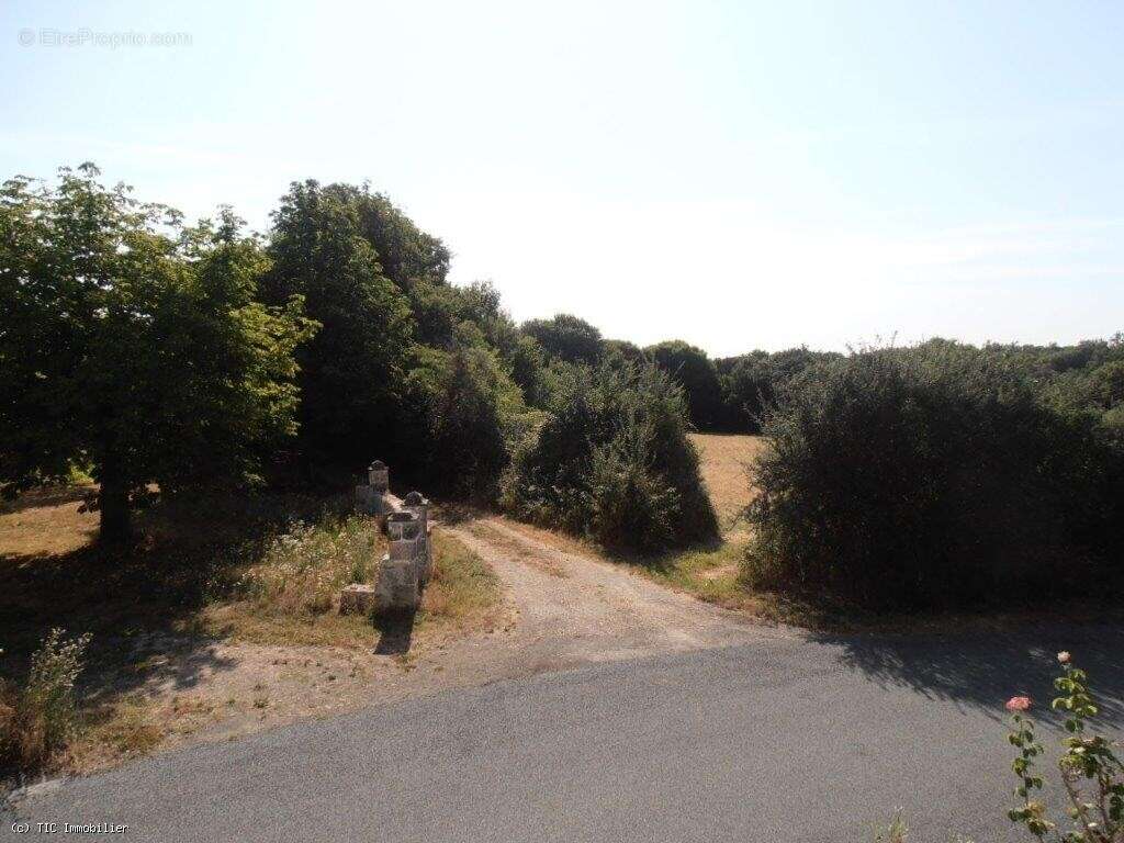Maison à CHAMPAGNE-MOUTON