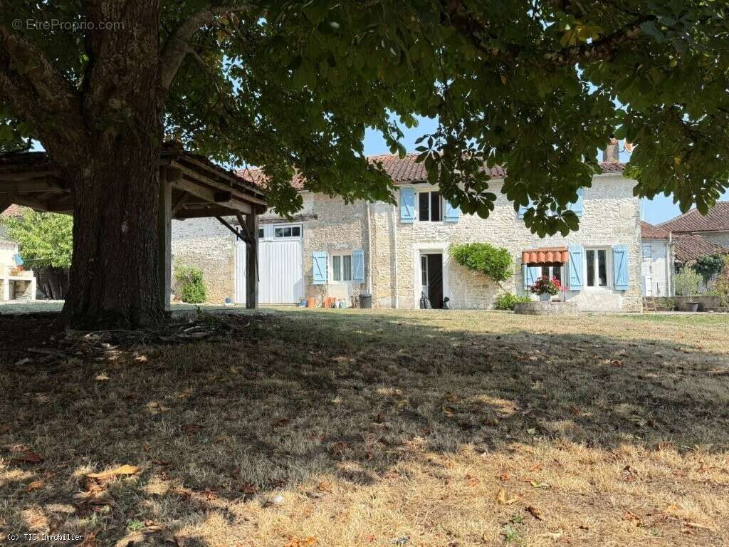 Maison à CHAMPAGNE-MOUTON