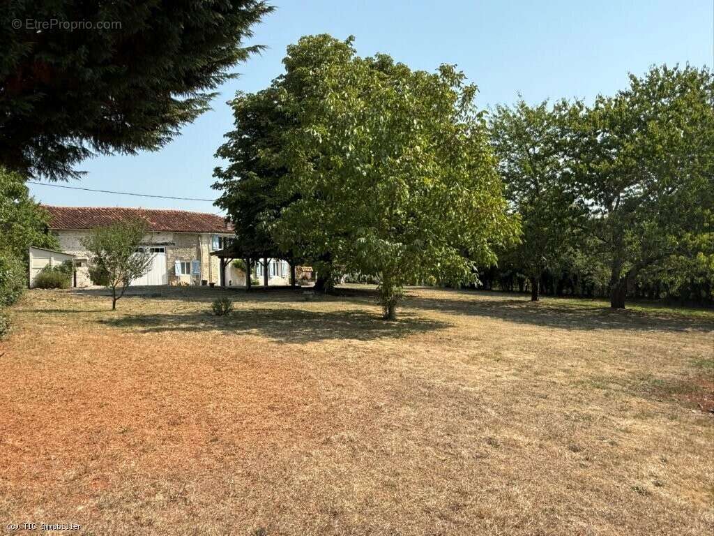 Maison à CHAMPAGNE-MOUTON