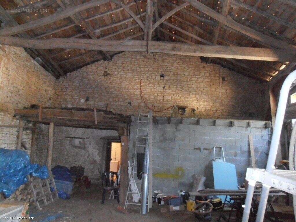 Maison à CHAMPAGNE-MOUTON