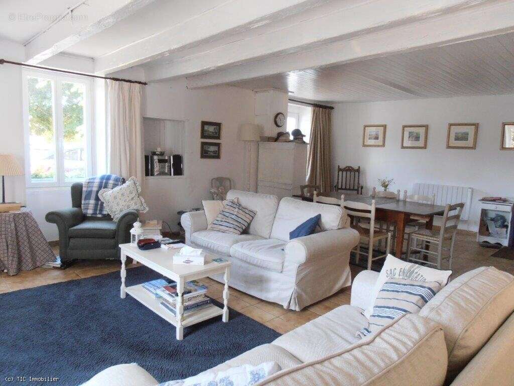 Maison à CHAMPAGNE-MOUTON