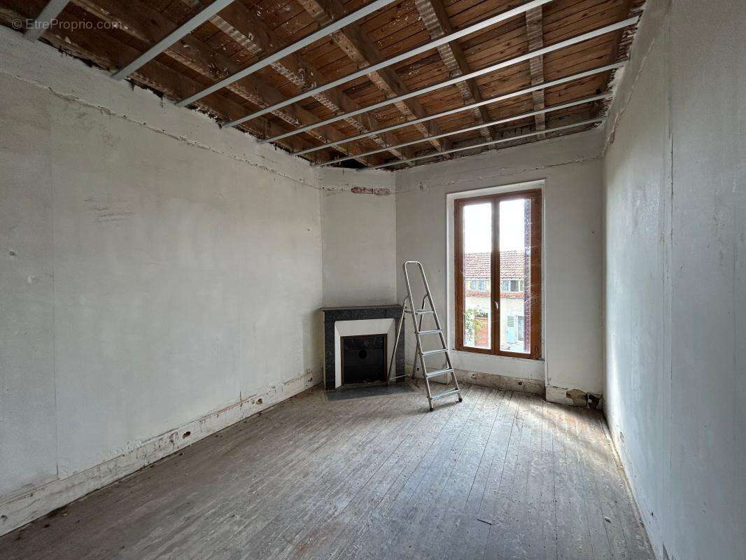 Maison à LE CHATELET