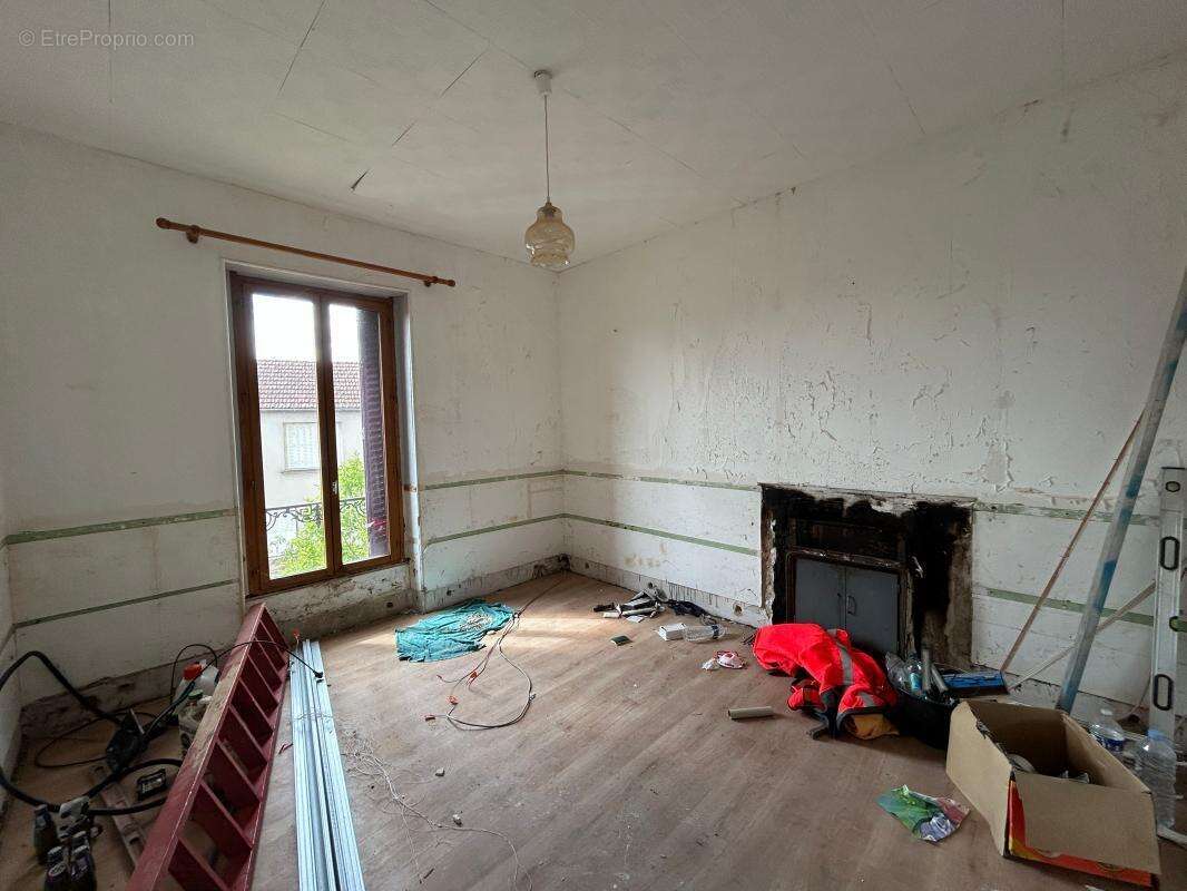 Maison à LE CHATELET