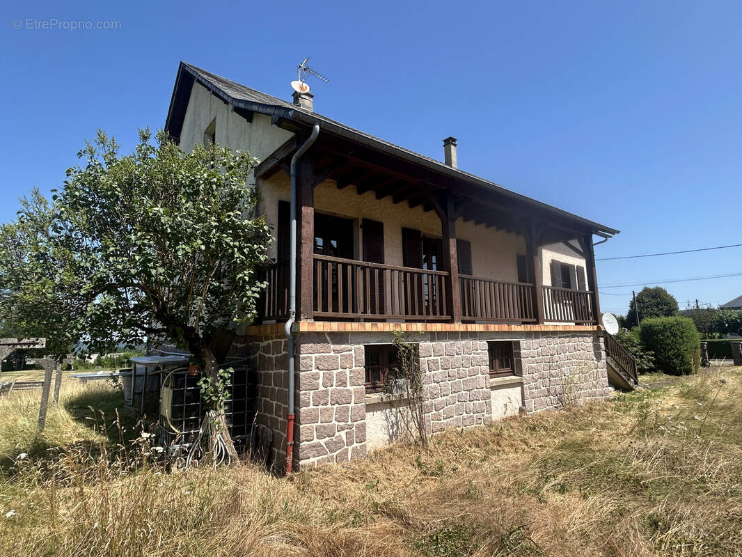 Maison à SAINT-YRIEIX-LE-DEJALAT