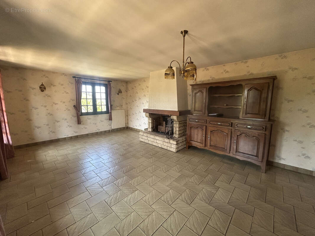 Maison à SAINT-YRIEIX-LE-DEJALAT