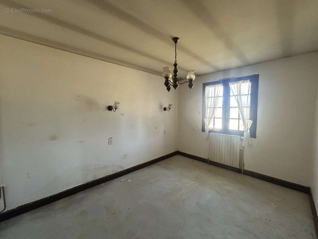 Maison à SAINT-YRIEIX-LE-DEJALAT