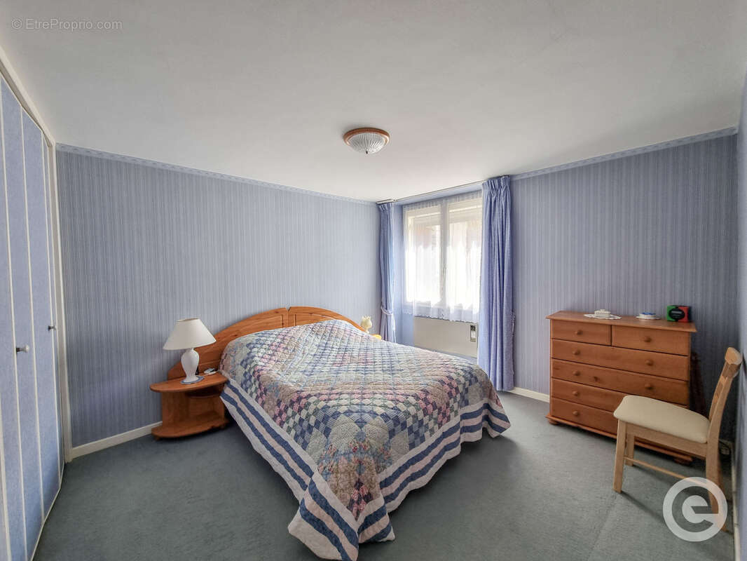 Maison à CHATEL-CENSOIR