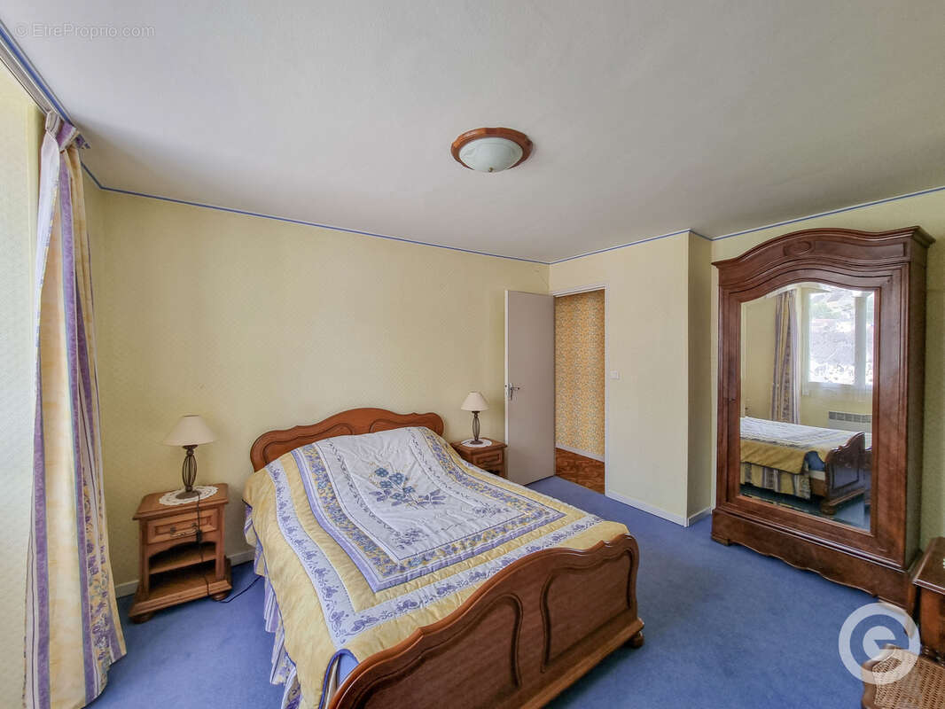 Maison à CHATEL-CENSOIR