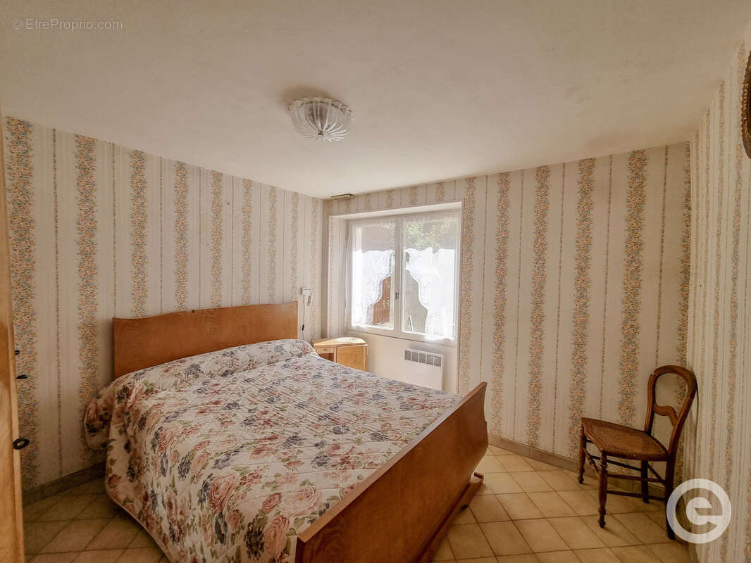 Maison à CHATEL-CENSOIR