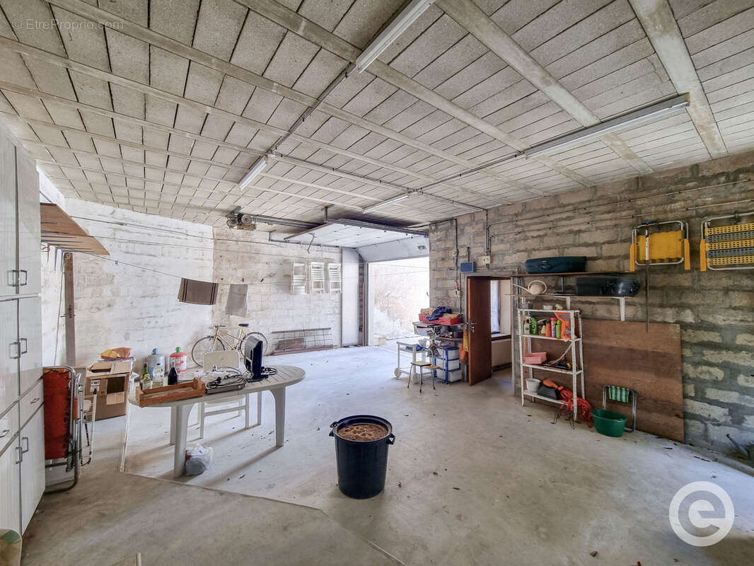 Maison à CHATEL-CENSOIR