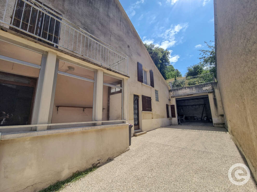 Maison à CHATEL-CENSOIR