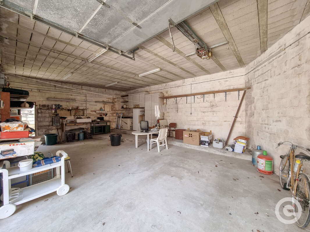 Maison à CHATEL-CENSOIR