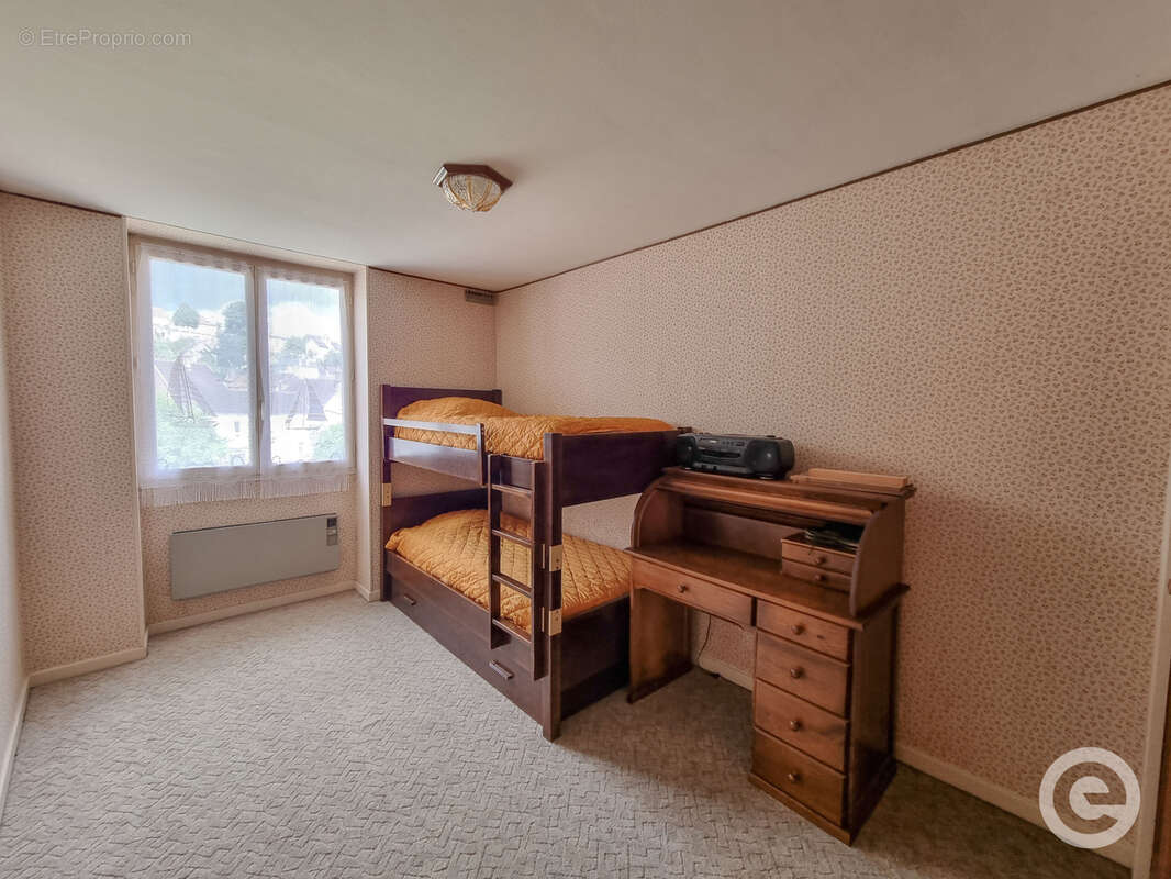 Maison à CHATEL-CENSOIR