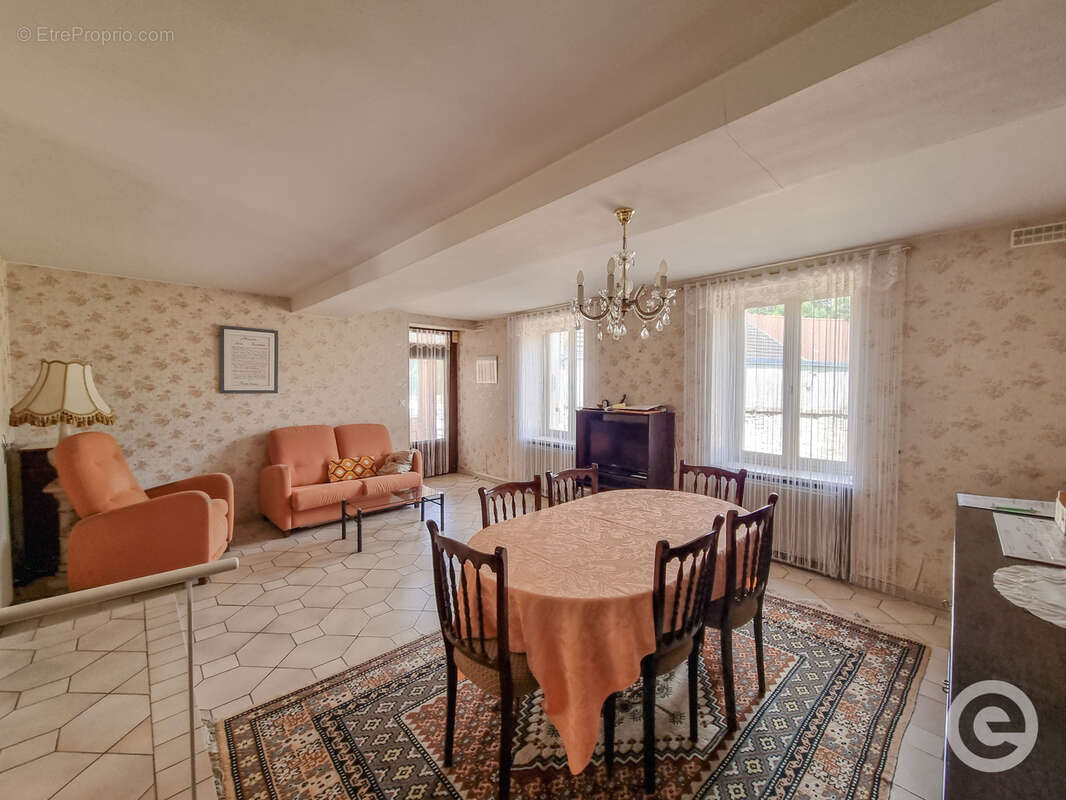 Maison à CHATEL-CENSOIR