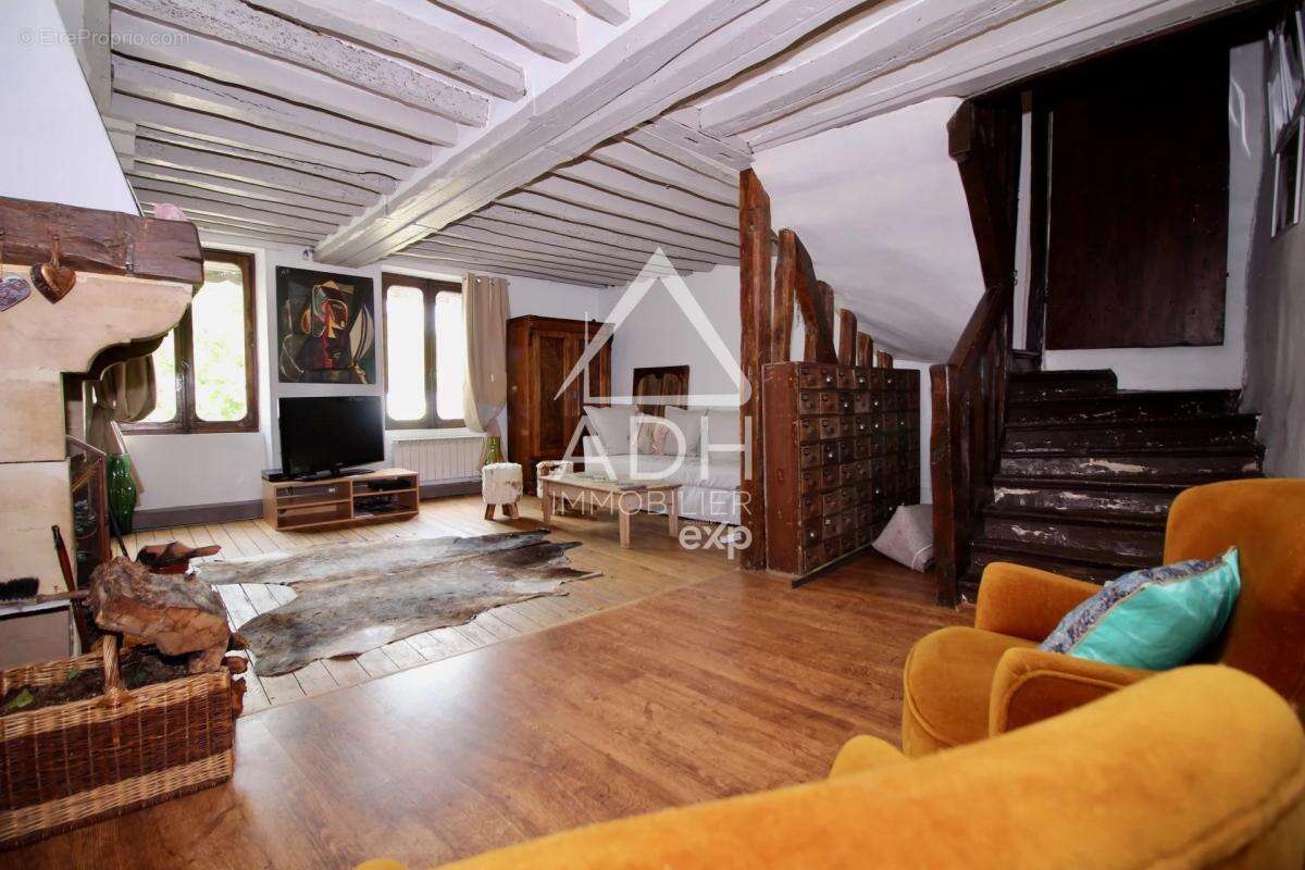 Appartement à NEAUPHLE-LE-CHATEAU