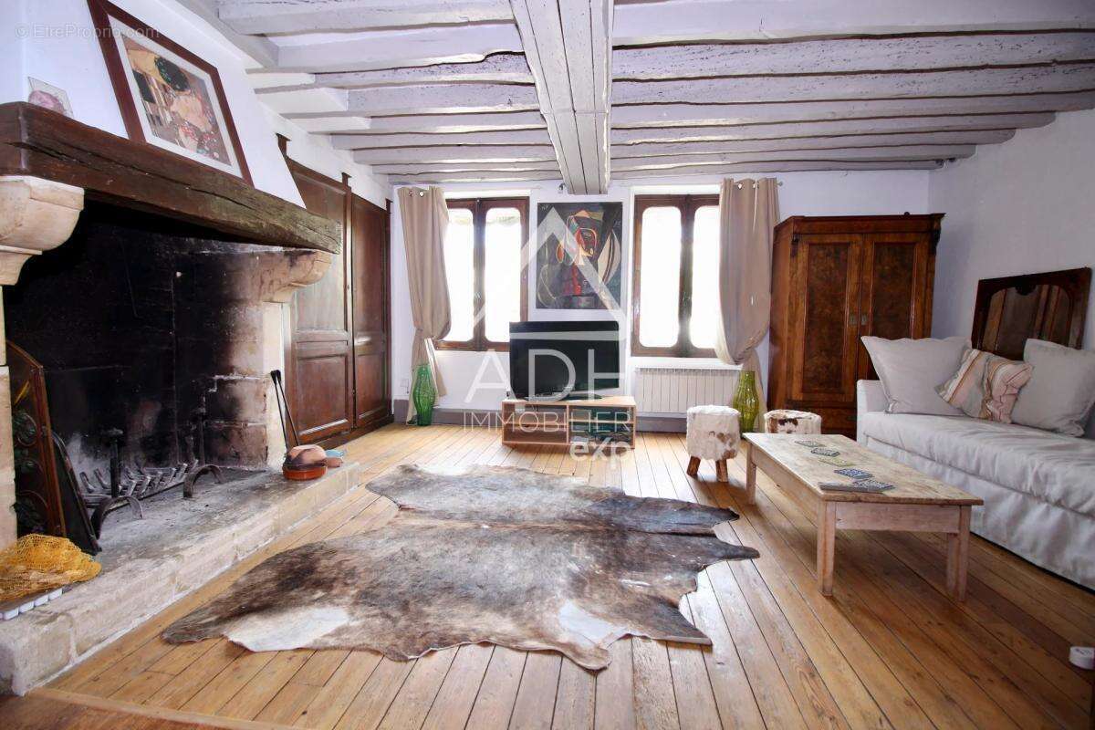 Appartement à NEAUPHLE-LE-CHATEAU