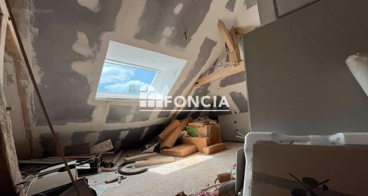 Maison à LE BREIL-SUR-MERIZE