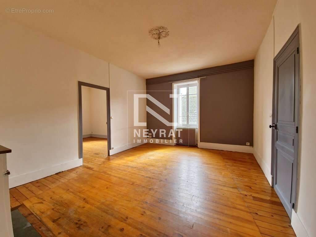Appartement à CHAROLLES