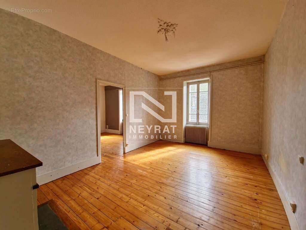 Appartement à CHAROLLES