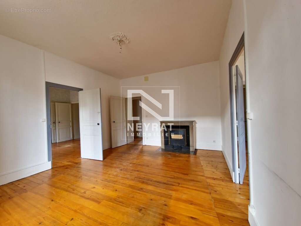 Appartement à CHAROLLES