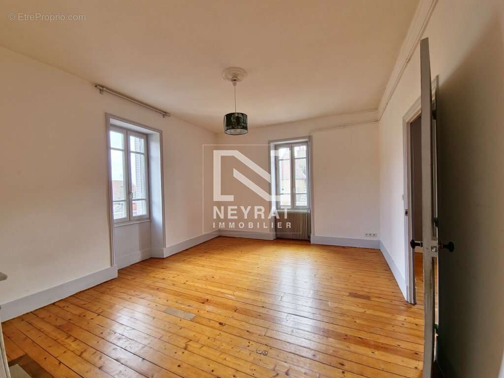 Appartement à CHAROLLES