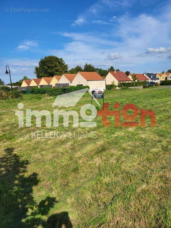 Terrain à FEUQUIERES-EN-VIMEU