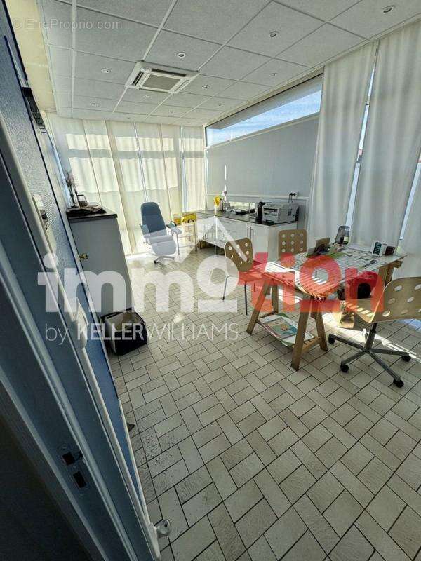 Commerce à FEUQUIERES-EN-VIMEU