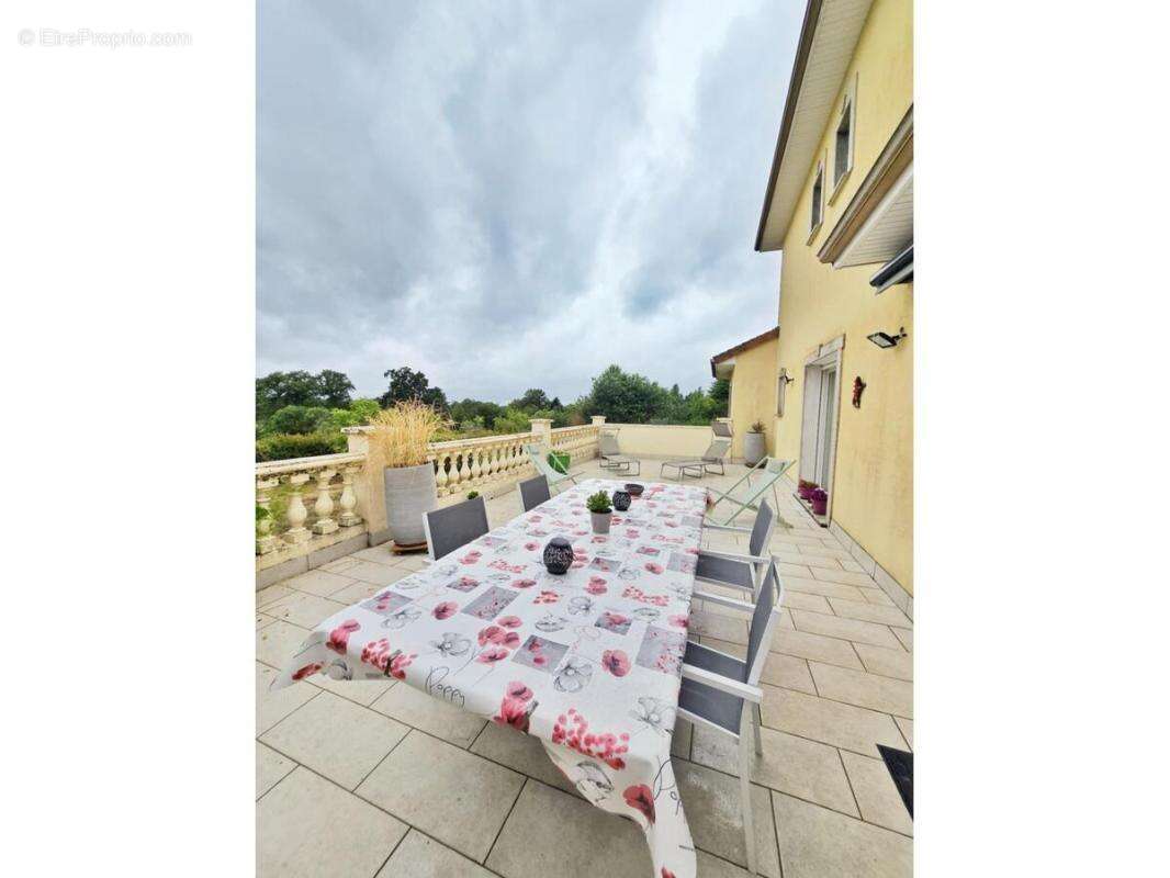 Maison à SAINT-JUST-LE-MARTEL