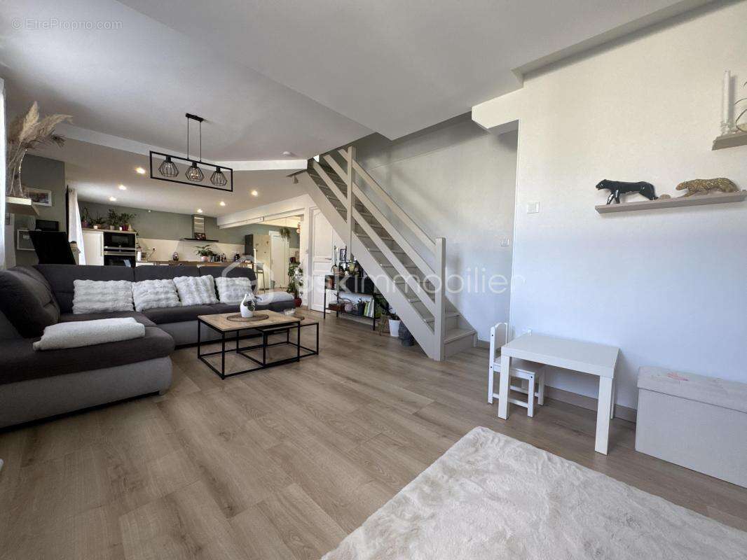 Maison à ECHIROLLES