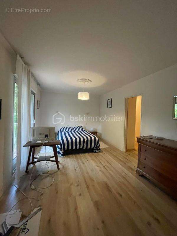 Appartement à MAGNY-LE-DESERT