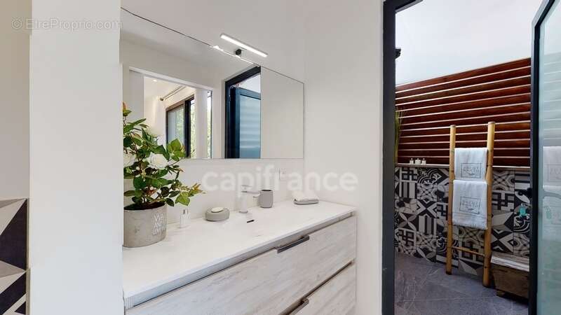 Maison à CAPESTERRE-BELLE-EAU